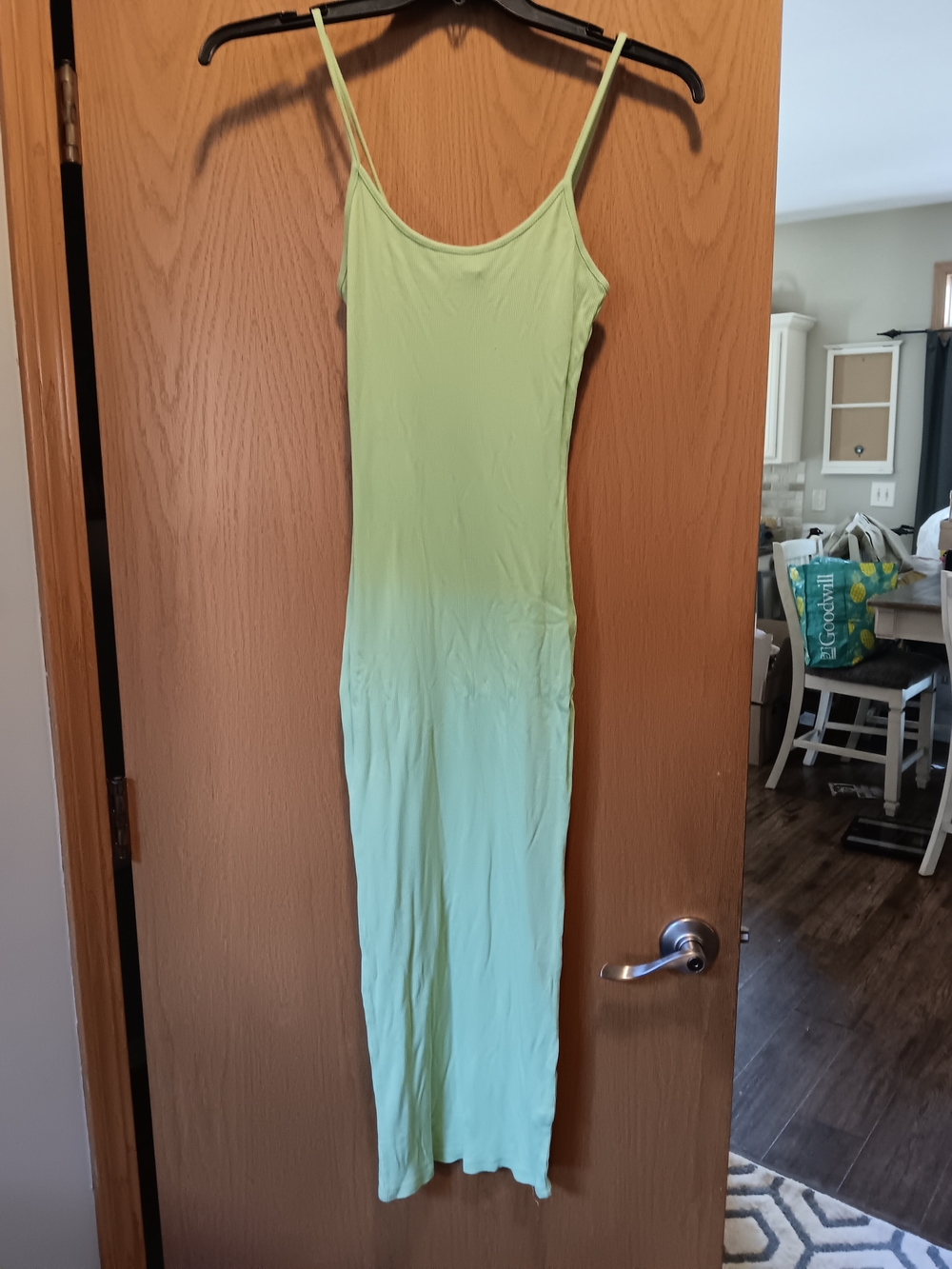 Missguided + Light Green Ombre Maxi Dress
